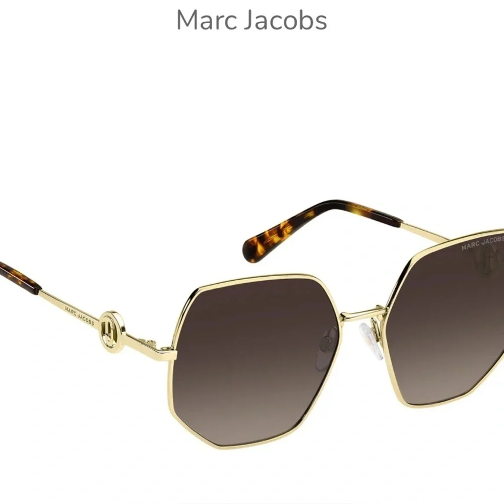 MARC JACOBS SQUARE SUNGLASSES